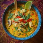 SOUPE THAÏE AU POULET, LAIT DE COCO ET CURRY