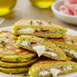 Pancakes à la courgette fourrés au chèvre et jambon